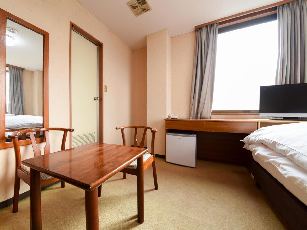 Green Business Hotel Фукуяма Екстер'єр фото