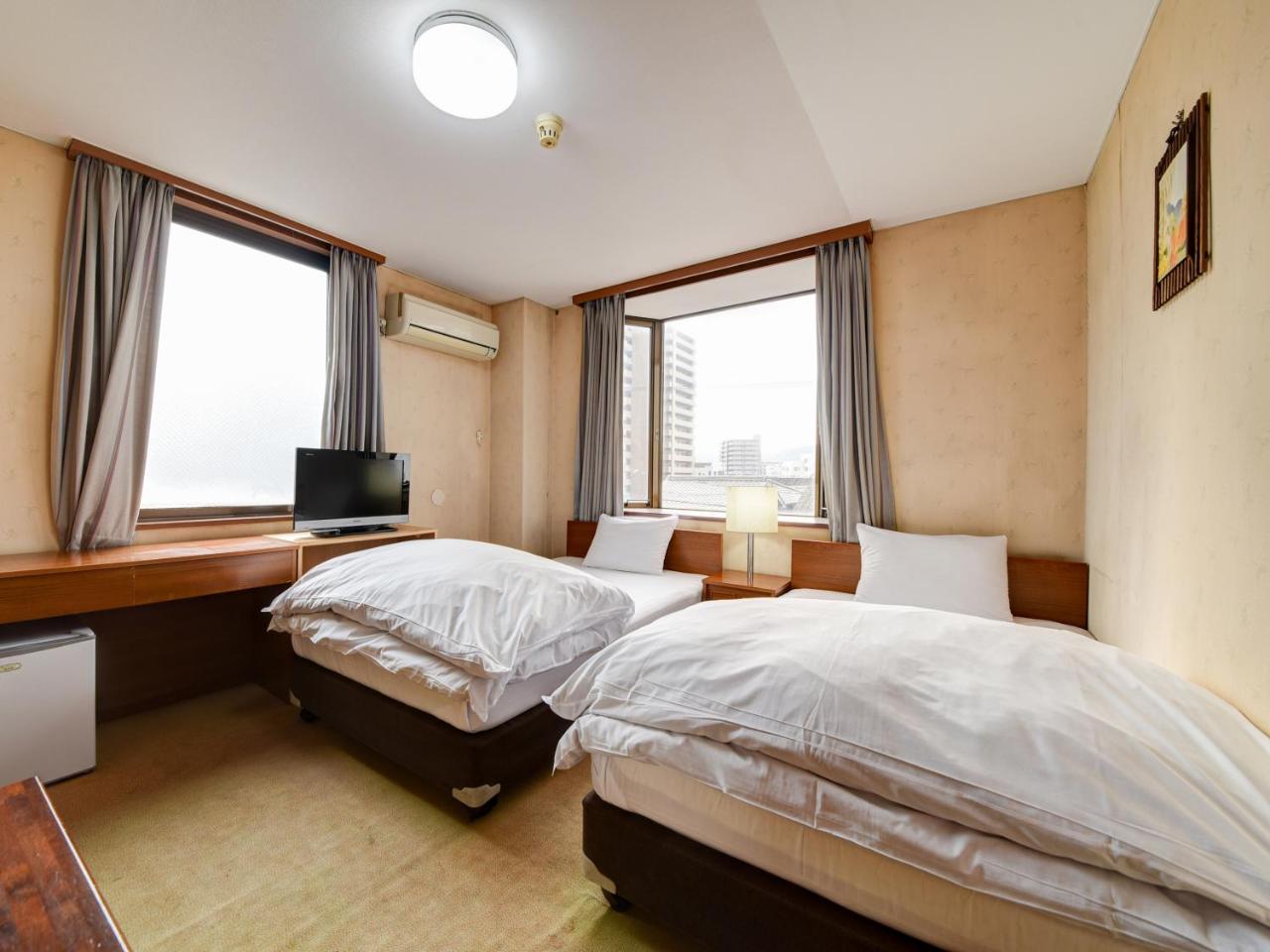 Green Business Hotel Фукуяма Екстер'єр фото