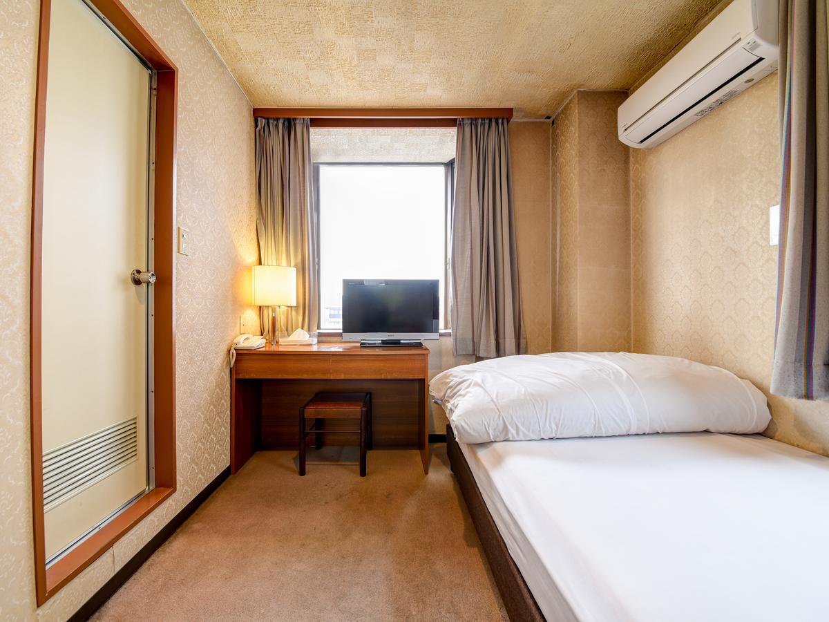 Green Business Hotel Фукуяма Екстер'єр фото