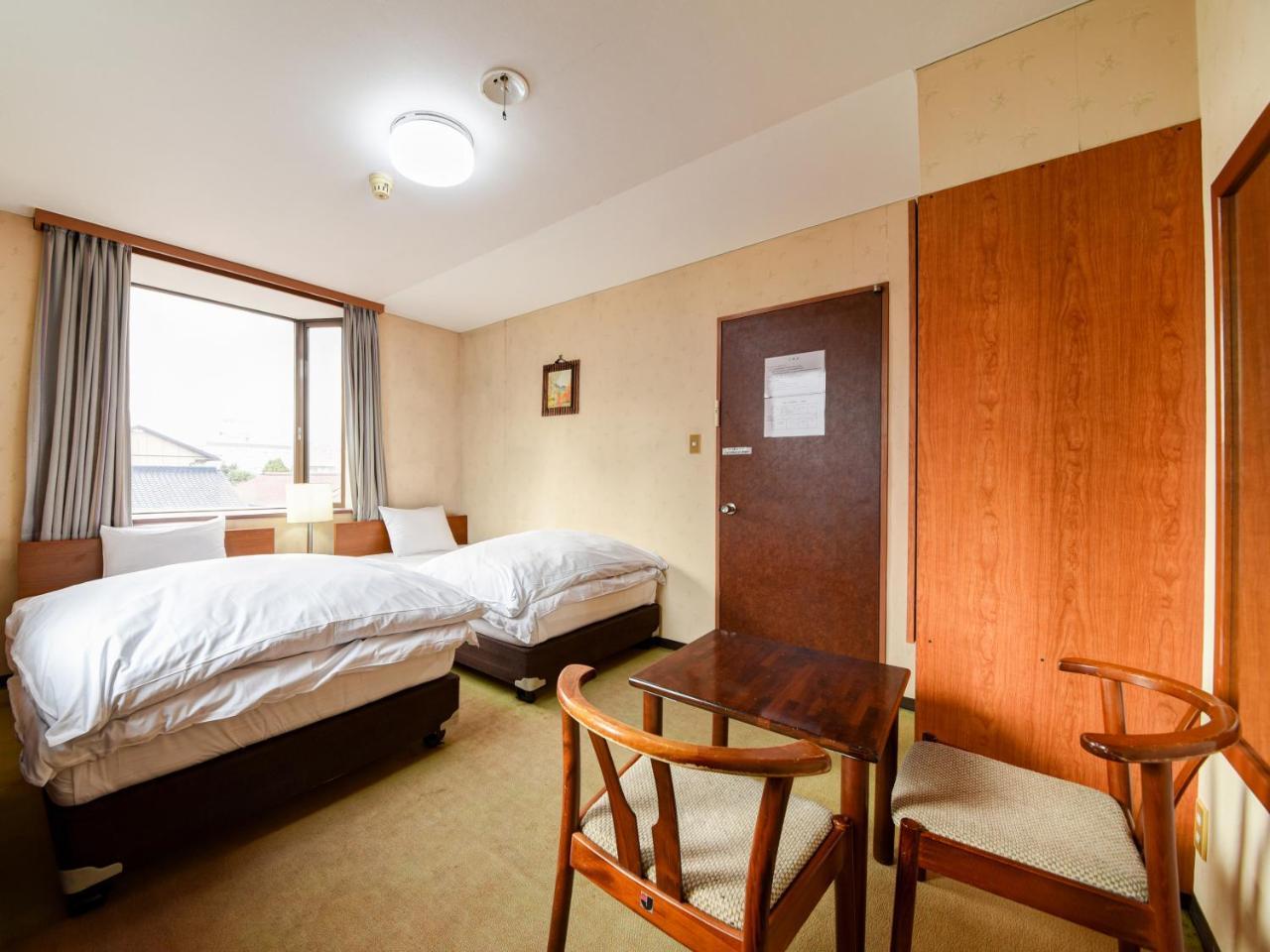 Green Business Hotel Фукуяма Екстер'єр фото