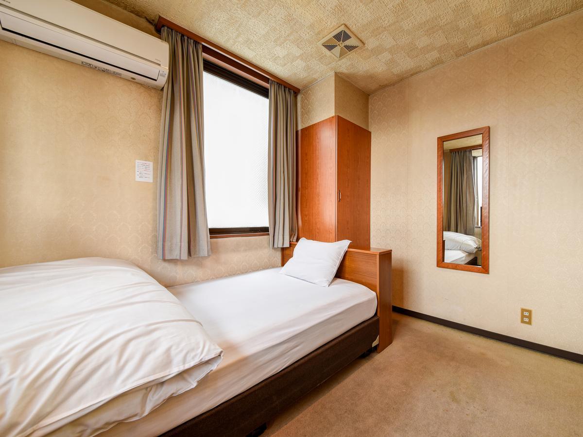 Green Business Hotel Фукуяма Екстер'єр фото