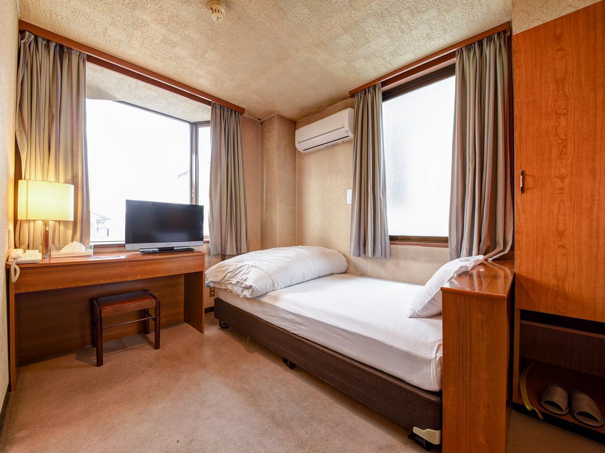 Green Business Hotel Фукуяма Екстер'єр фото